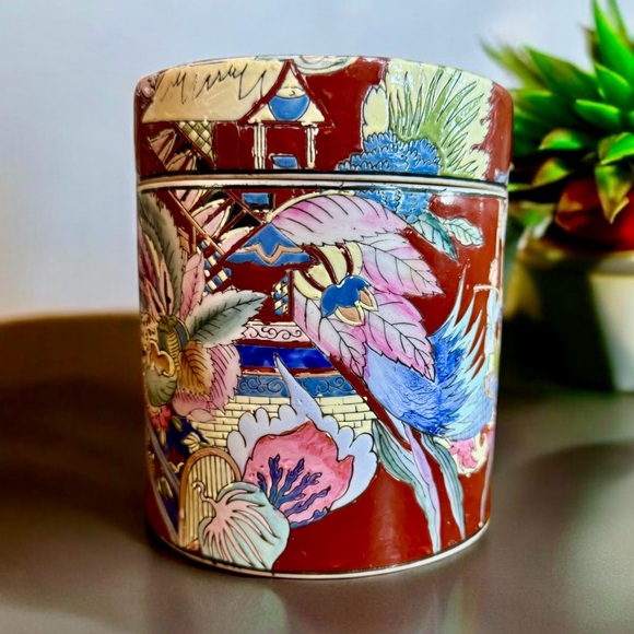 Vintage Chinese Porcelain Lidded Ginger Jar/Tea Canister Hand Decorated in Macau - Picture 5 of 16